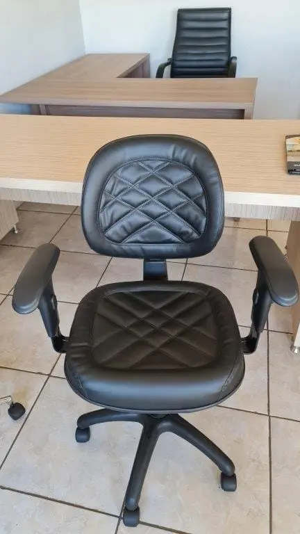 Cadeira Diretor Matelassê Marrom