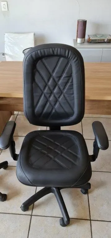 Cadeira Diretor Matelassê Preta