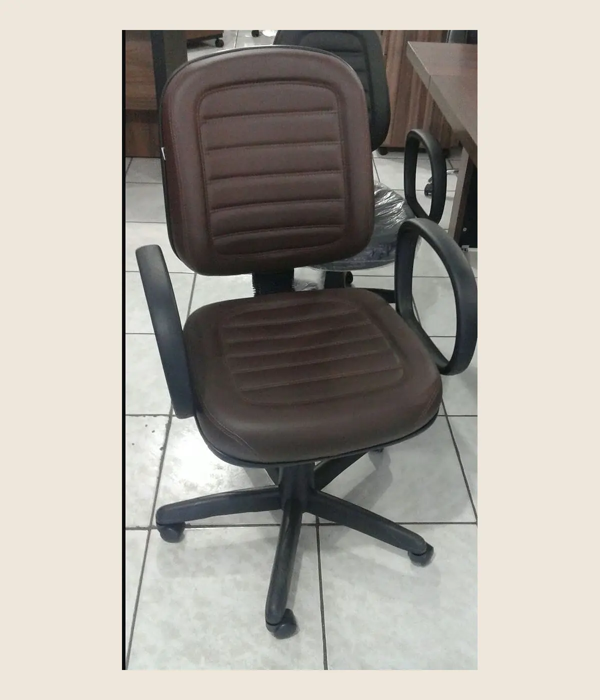 Cadeira Diretor — Modelo 03